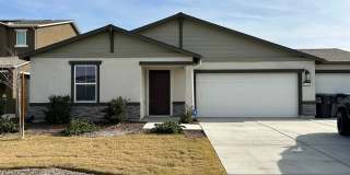 4 Bedroom 3 Bathroom Home Close to Shopping and Restaurants!! Gallery 1