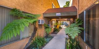 5708 Tujunga Ave. Gallery 35