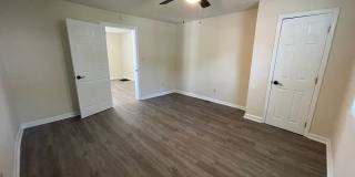 Charming Fully Renovated 2BR/1BA Near Both Hospitals – Washer/Dryer Included! Gallery 8