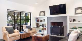 1811 Hillview Place Gallery 7