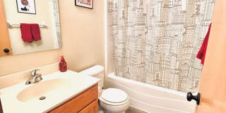 Updated 3bed 3bath End Unit Townhome w’Great Views Gallery 19