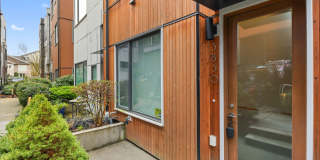 Townhome in West Seattle’s Admiral District Gallery 1