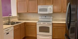 3 Bedroom Updated Townhouse in Fountain Gallery 5