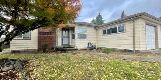 Charming 2 Bed 1 Ba House in Gladstone - Garage, Washer and Dryer, Landscaping Including! Gallery 4