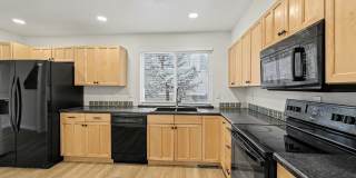 Spacious 2Bed/2.5Bath Townhouse in Central Denver Gallery 7