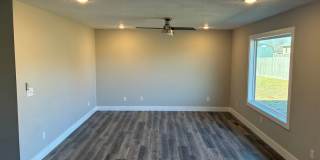 Beautiful 3 bedroom, 2 bath, 2 car garage duplex in Ozark! Spacious, granite with open / split bedroom floorplan! Gallery 6