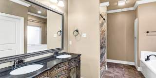 3 Bedroom Condo in a Gated Community Gallery 8