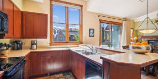 Move in special! Walk to Main Street and the Slopes! Amenities Abound! MOST UTILITIES Included! Garage! Move in special! Walk to Main Street and the Slopes! Amenities Abound! MOST UTILITIES Included! Garage! Gallery 8
