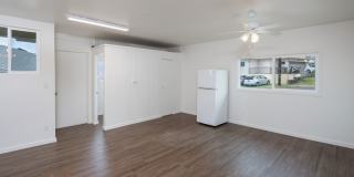 2133 Metcalf Street Gallery 19