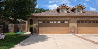 2 Weeks Free Rent / 3/2/2 Duplex off HWY 46 / Fridge / Interior Washer & Dryer Connections / Fenced in Backyard / CISD Gallery 4