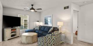 Furnished Pet-Friendly 30-Day Extended Stay Riverfront Condo Gallery 38