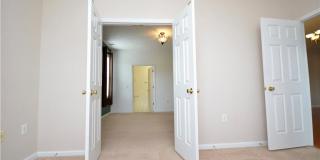 Well maintained 2nd-story condo Gallery 1