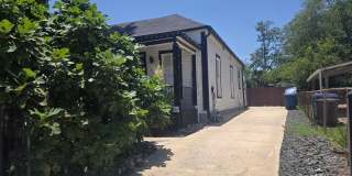 Beautiful Renovated Historical Home by Downtown SA! Gallery 6