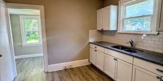 Two bedroom one bathroom single level home for rent Gallery 7