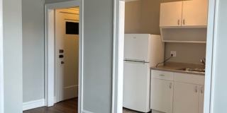 Beautiful Edgewater Efficiency Studio ~ Heat Included ~ Cats Welcome Gallery 2