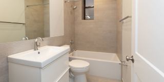 3525 N Wilton Gallery 7