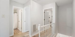 2be / 1.5ba Duplex Unit B - Great Convenient Location Gallery 45