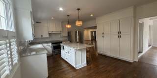 115 Adams Avenue Gallery 37