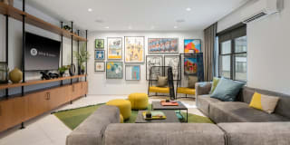 Blvd & Bond Gallery 21