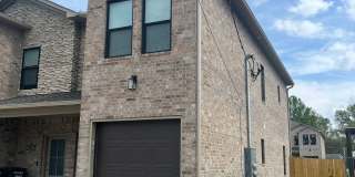 215 N Elm Gallery 3