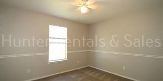 Exceptional Living with Vaulted Ceilings, Cozy Fireplace & Expansive Outdoor Space Gallery 18