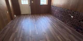 2 Bedrooms House w/ Large Yard! Gallery 3