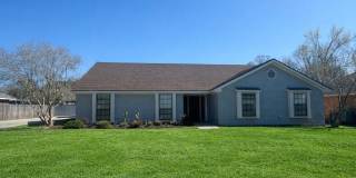 1103 E Bayou Parkway Gallery 1