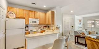 Top-Floor Serenity: Bright & Modern Fully Furnished Boulder Retreat Gallery 4