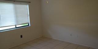 Super Clean Annual 2 bed 1 bath 1 garage home in Kingsway Elementary District Gallery 8