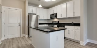 800 Carlyle Gallery 32