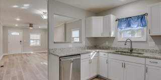2 Bed/1 Bath just minutes from Augusta University and Surrey Center, featuring granite countertops, stainless steel appliances, and a private yard. Gallery 12