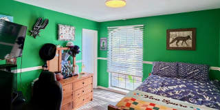 Beautifully updated home IN THE BLUFFS! Gallery 23