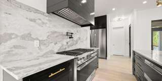 Luxury 5-Bedroom Home on 5 Acres | Pet-Friendly | Flexible Lease Terms Gallery 4