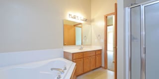 Beautiful 3 bedroom + Den, 2 Bathroom, 3 car garage single family home. MUST SEE! Gallery 6