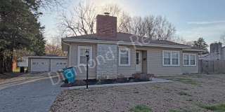 Stunning 3_Bed Home with Two Primary Suites & a Pool! Gallery 3