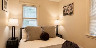 Charming Downtown Historic Fully Furnished Rental Gallery 8