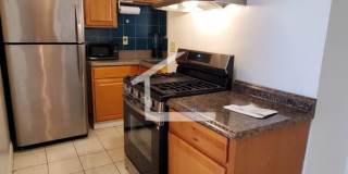 Conveniently located, beautifully maintained Apt with modern appliances.  A/C.  Near Public Transport! Gallery 3