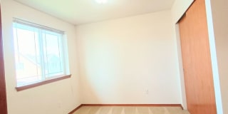 2 Bedroom 2.5 bath BIG Townhouse with garage - minutes from JBLM East Gate Gallery 41