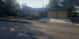 3131 Southeast Stott Circle Gallery 1