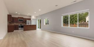 Very Nice 4 bedroom home with office/den, 2.5 bath and a 2 Car Garage in Snohomish Award winning School district Gallery 5