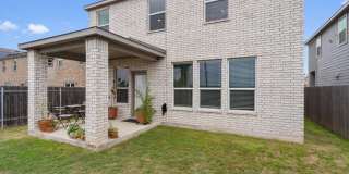 Huge 4-Bedroom Home in Del Valle For Rent Gallery 34