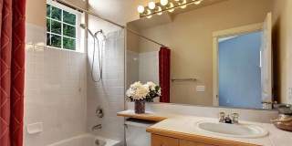 Bellevue Townhouse!!! Gallery 16