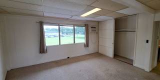 Large Studio Apartment - Unfurnished with AC Gallery 1