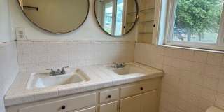 5 Bedroom, 3 Bath in College Area!! Gallery 22
