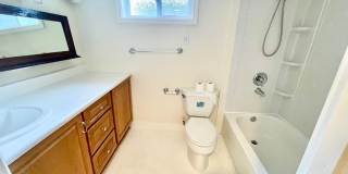 Charming  home on quiet street, great location Gallery 17
