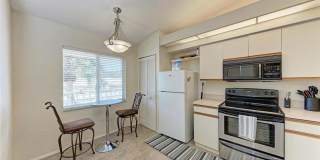 Furnished 2 Bedroom | 2 Bath - Lake Views Gallery 11