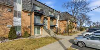Palatine 1-Bedroom with Balcony, Pool & Included Utilities Gallery 3