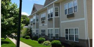 Amazing Apartments Downtown Bloomington Gallery 7