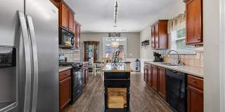 77 Lakeshore Parkway Gallery 14