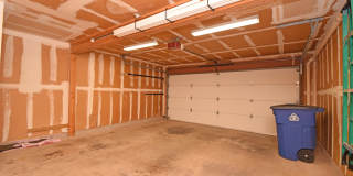 4/3 w/ Fenced yard & enclosed patio! Gallery 29